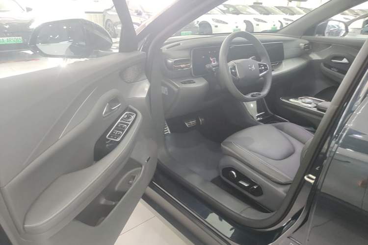 Used ARCFOX Alpha S 2023 525 Forest Edition 175kW Driver Seat