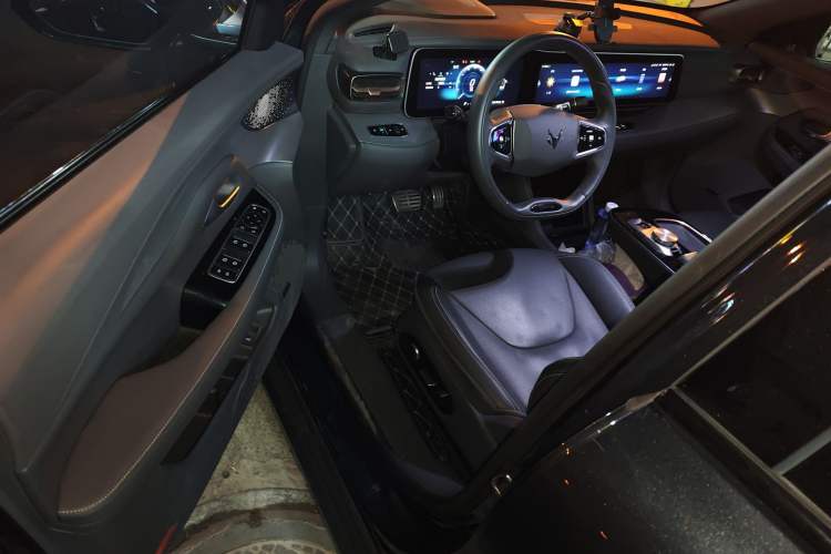 Used ARCFOX Alpha S 2023 525 Forest Edition 175kW Driver Seat