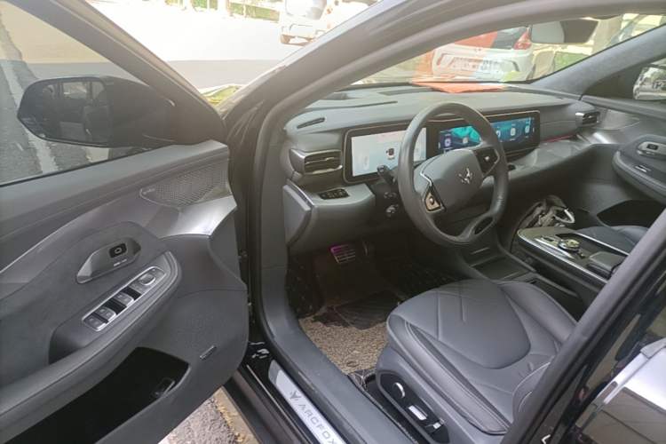 Used ARCFOX Alpha S 2023 603D Forest Edition 320kW Driver Seat