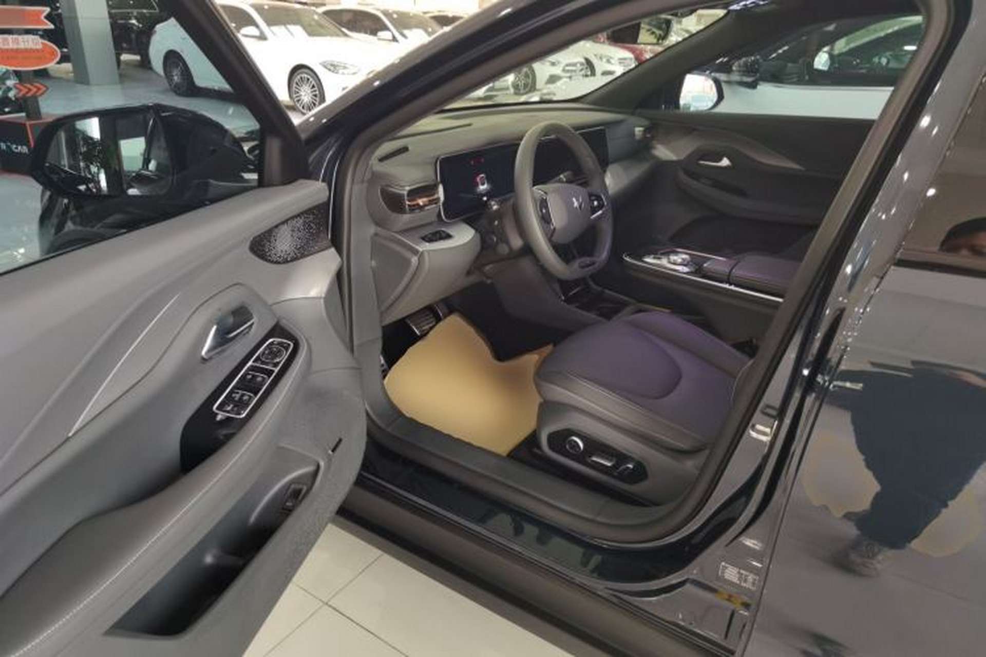 Used ARCFOX Alpha S 2023 525 Forest Edition 175kW Driver Seat