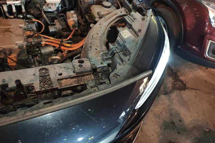 Used ARCFOX Alpha S 2023 525 Forest Edition 175kW Engine Bay Left