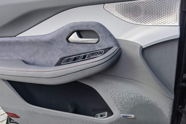 Used ARCFOX Alpha S 2023 Pioneer Edition Interior 1