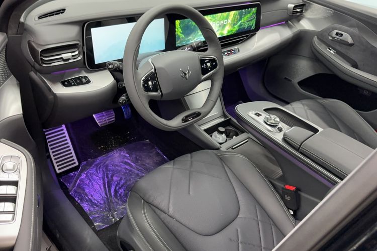 Used ARCFOX Alpha S 2023 603D Forest Edition 320kW Interior 1