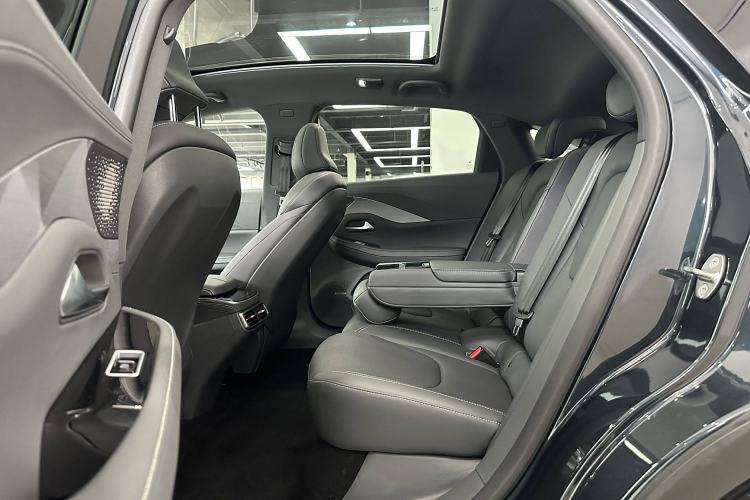 Used ARCFOX Alpha S 2023 525 Forest Edition 175kW Interior 12