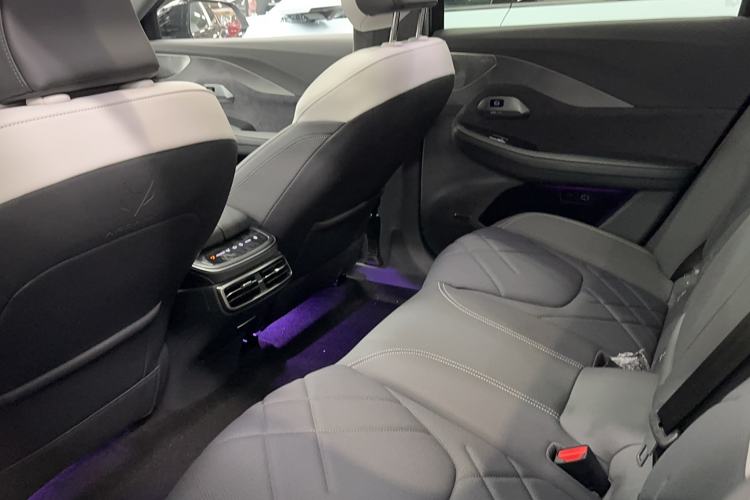 Used ARCFOX Alpha S 2023 603D Forest Edition 320kW Interior 2