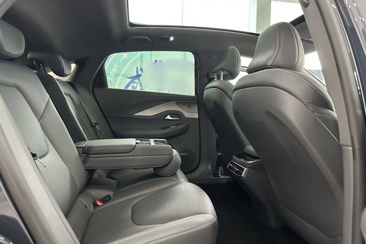 Used ARCFOX Alpha S 2023 525 Forest Edition 175kW Interior 3