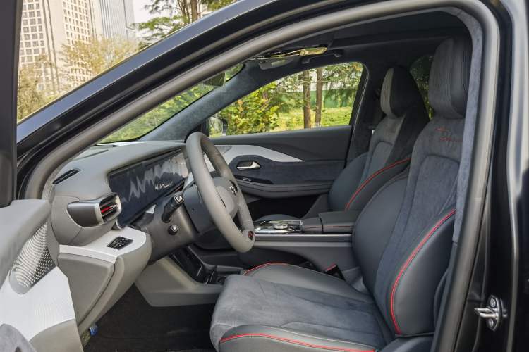 Used ARCFOX Alpha S 2023 Pioneer Edition Interior 4