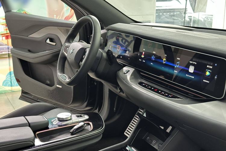 Used ARCFOX Alpha S 2023 525 Forest Edition 175kW Interior 4