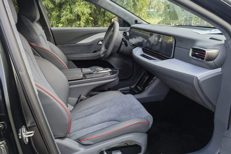 Used ARCFOX Alpha S 2023 Pioneer Edition Interior 7