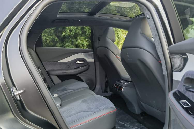 Used ARCFOX Alpha S 2023 Pioneer Edition Interior 8