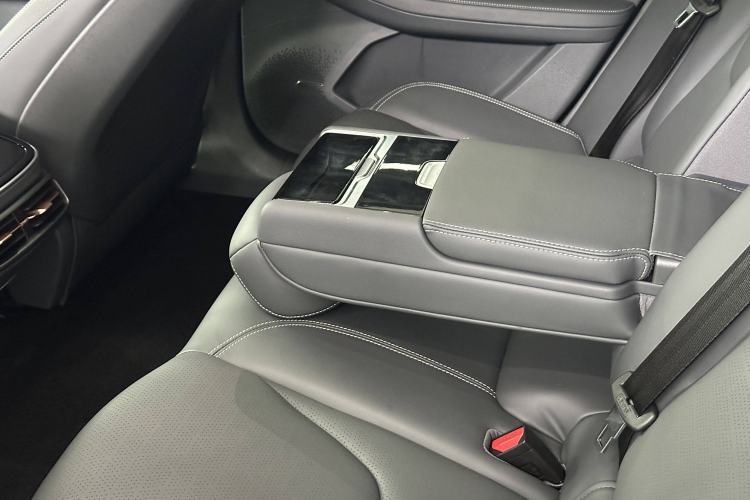Used ARCFOX Alpha S 2023 525 Forest Edition 175kW Interior 8