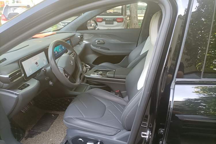 Used ARCFOX Alpha S 2023 603D Forest Edition 320kW Left Front Seat