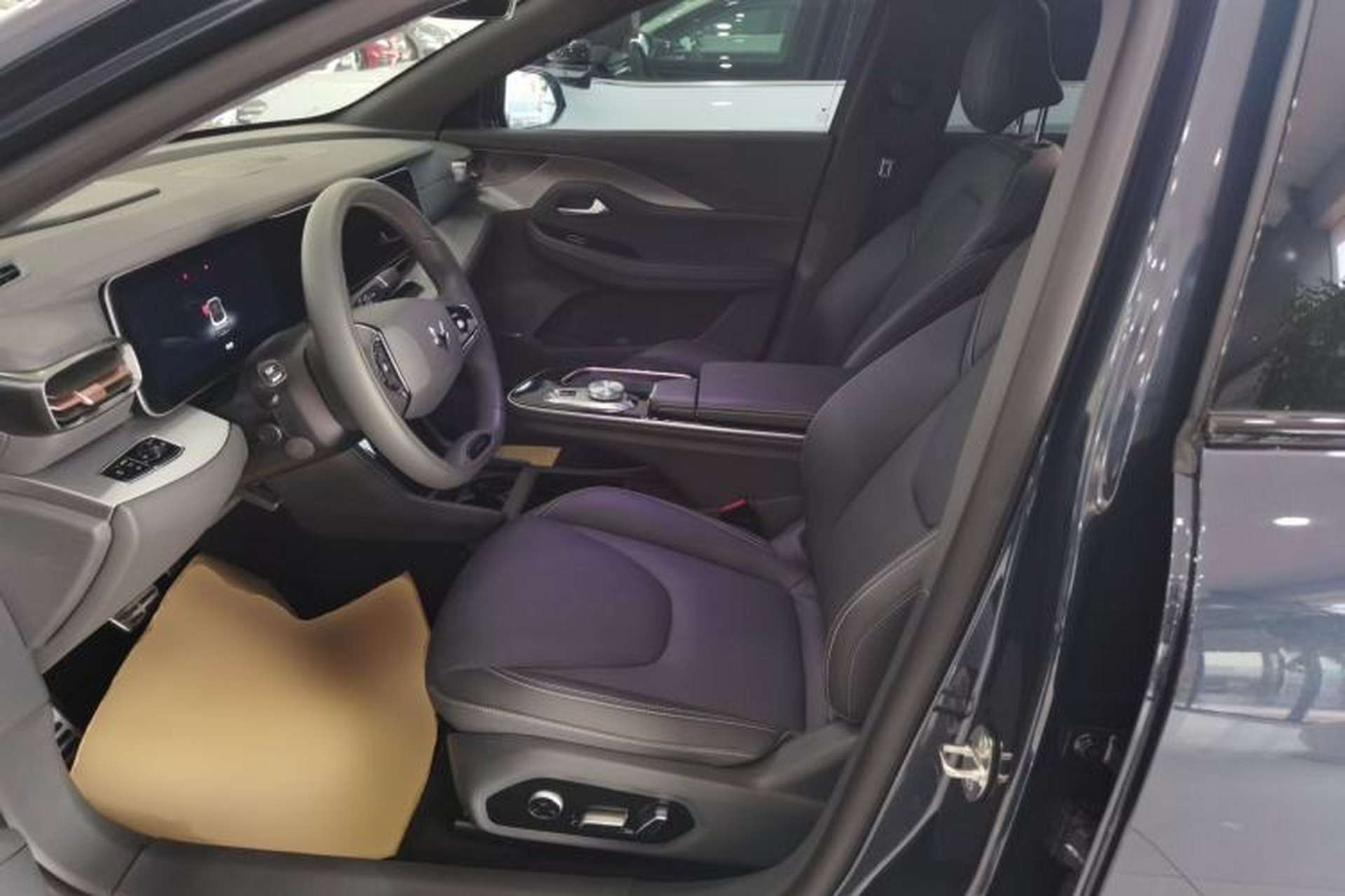 Used ARCFOX Alpha S 2023 525 Forest Edition 175kW Left Front Seat