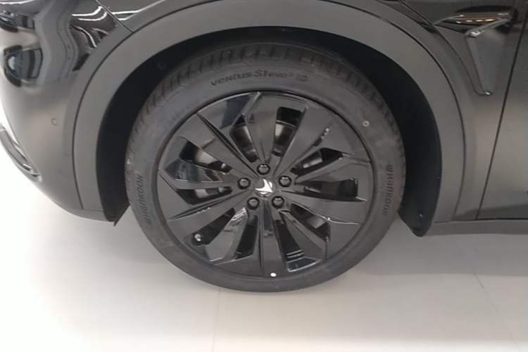 Used ARCFOX Alpha S 2023 603D Forest Edition 320kW Left Front Wheel Hub