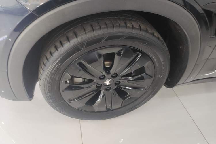 Used ARCFOX Alpha S 2023 525 Forest Edition 175kW Left Front Wheel Hub