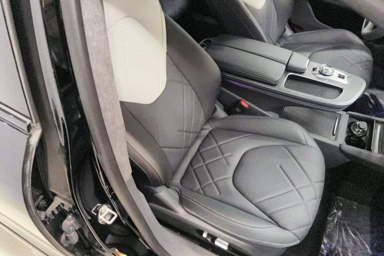 Used ARCFOX Alpha S 2023 603D Forest Edition 320kW Right Front Seat