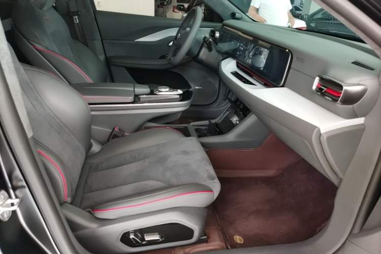Used ARCFOX Alpha S 2023 Pioneer Edition Right Front Seat