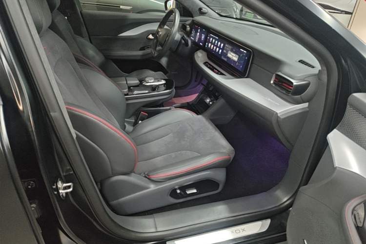 Used ARCFOX Alpha S 2023 Pioneer Edition Right Front Seat