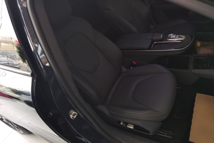 Used ARCFOX Alpha S 2023 525 Forest Edition 175kW Right Front Seat