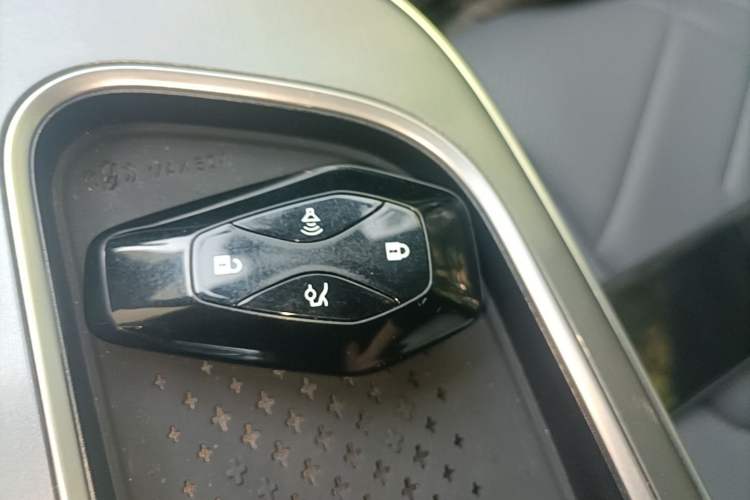 Used ARCFOX Alpha S 2023 603D Forest Edition 320kW Vehicle Key