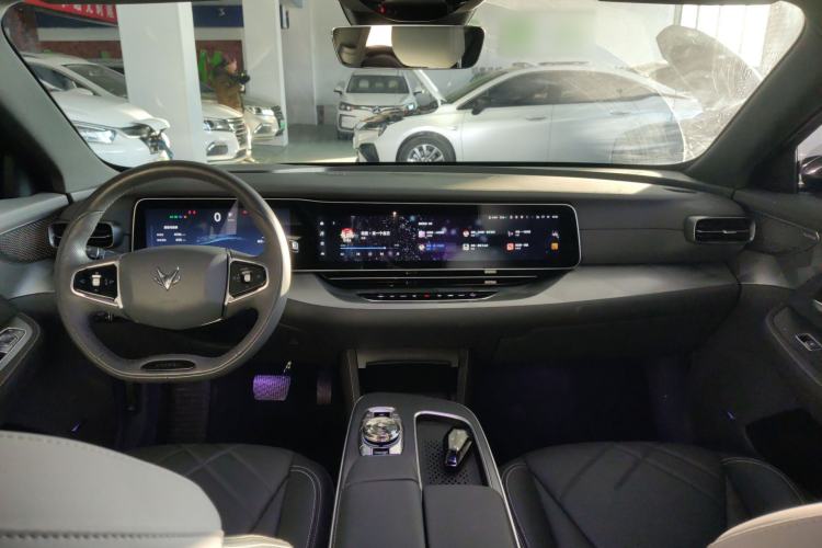 Used ARCFOX Alpha S 2023 735E Forest Edition 160kW Center Console