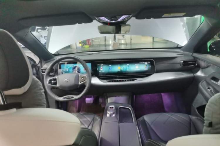 Used ARCFOX Alpha S 2023 650E Forest Edition PRO 175kw Center Console