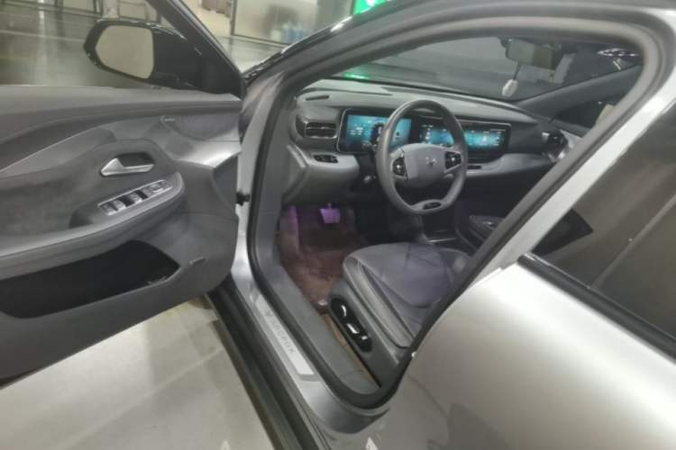 Used ARCFOX Alpha S 2023 650E Forest Edition PRO 175kw Driver Seat