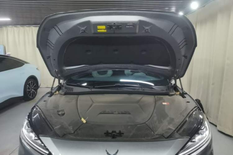 Used ARCFOX Alpha S 2023 650E Forest Edition PRO 175kw Engine Bay