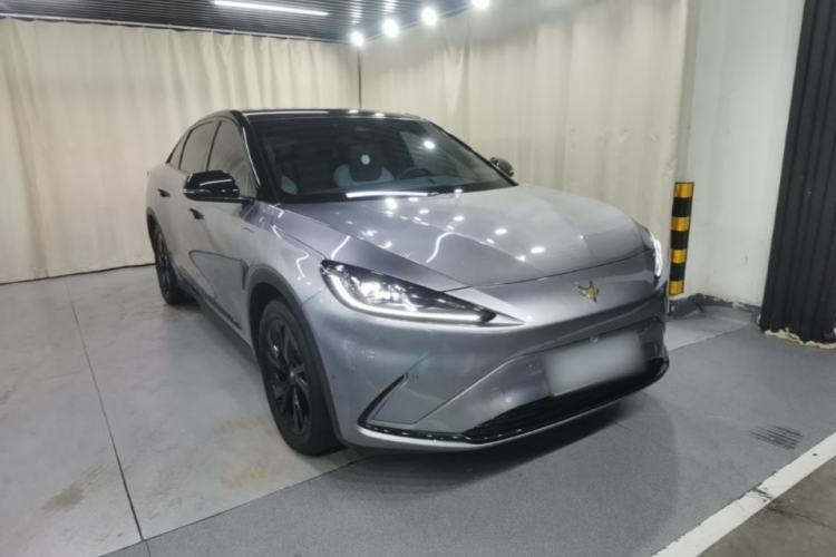 Used ARCFOX Alpha S 2023 650E Forest Edition PRO 175kw Front Right 45 Deg