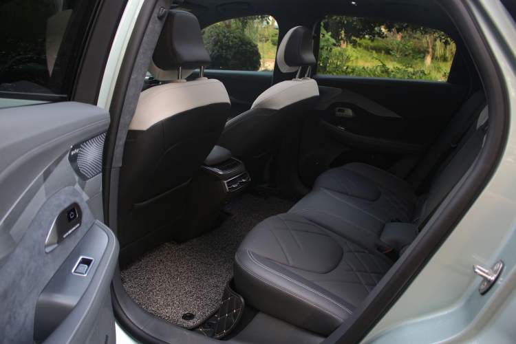 Used ARCFOX Alpha S 2023 603D Forest Edition 320kW Interior 2
