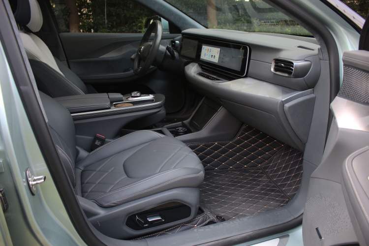 Used ARCFOX Alpha S 2023 603D Forest Edition 320kW Interior 3