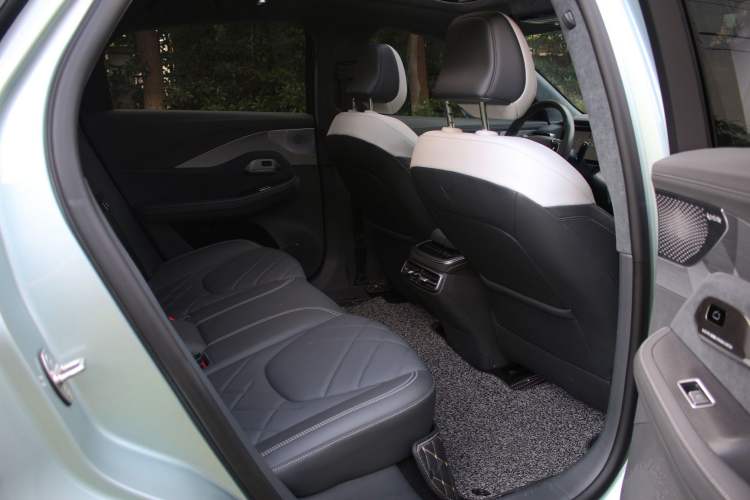 Used ARCFOX Alpha S 2023 603D Forest Edition 320kW Interior 7