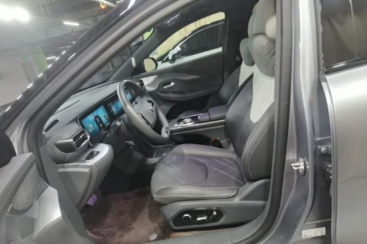 Used ARCFOX Alpha S 2023 650E Forest Edition PRO 175kw Left Front Seat
