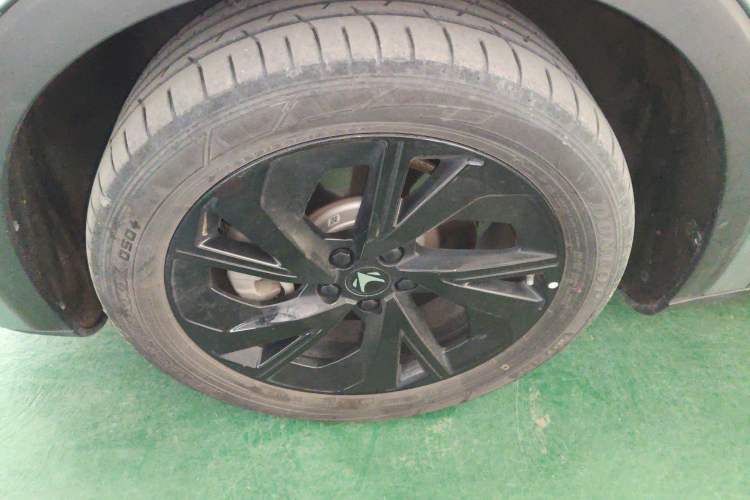 Used ARCFOX Alpha S 2023 735E Forest Edition 160kW Left Front Wheel Hub