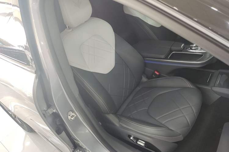 Used ARCFOX Alpha S 2023 735E Forest Edition 160kW Right Front Seat