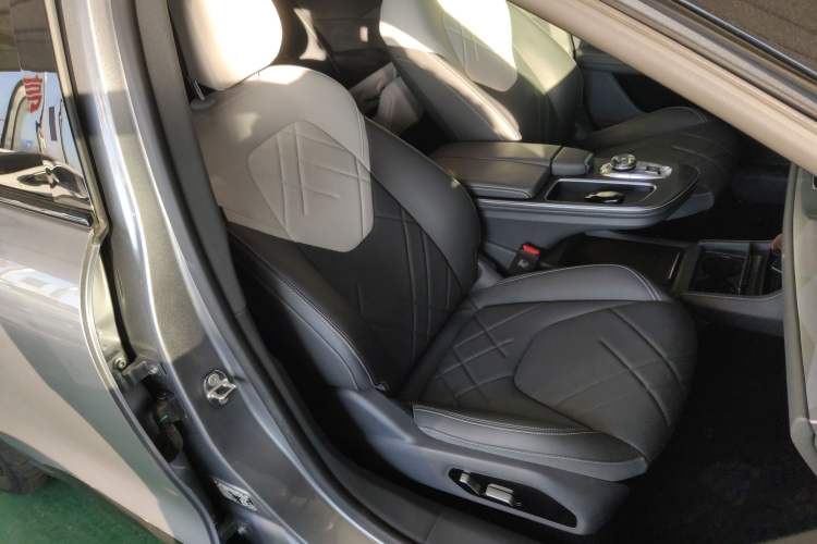 Used ARCFOX Alpha S 2023 735E Forest Edition 160kW Right Front Seat
