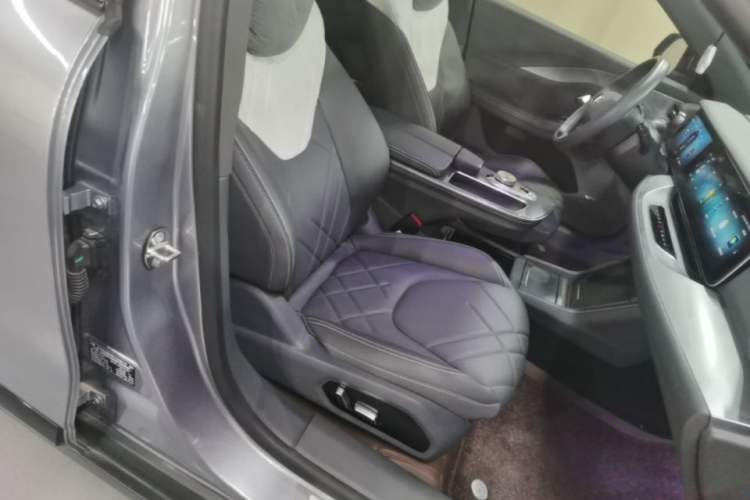 Used ARCFOX Alpha S 2023 650E Forest Edition PRO 175kw Right Front Seat