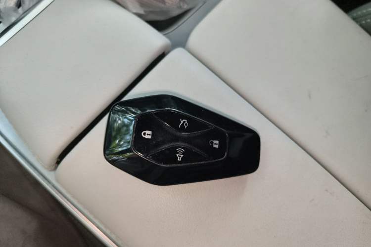 Used ARCFOX Alpha S 2023 735E+ Forest Edition PRO 160kW Vehicle Key