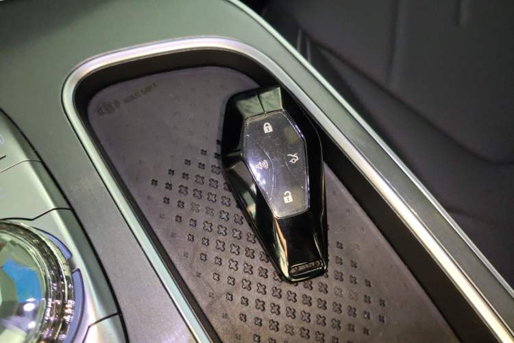 Used ARCFOX Alpha S 2023 735E Forest Edition 160kW Vehicle Key