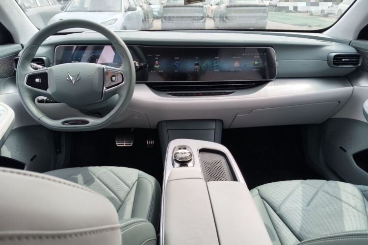 Used ARCFOX Alpha S 2023 735E+ Forest Edition 160kW Center Console