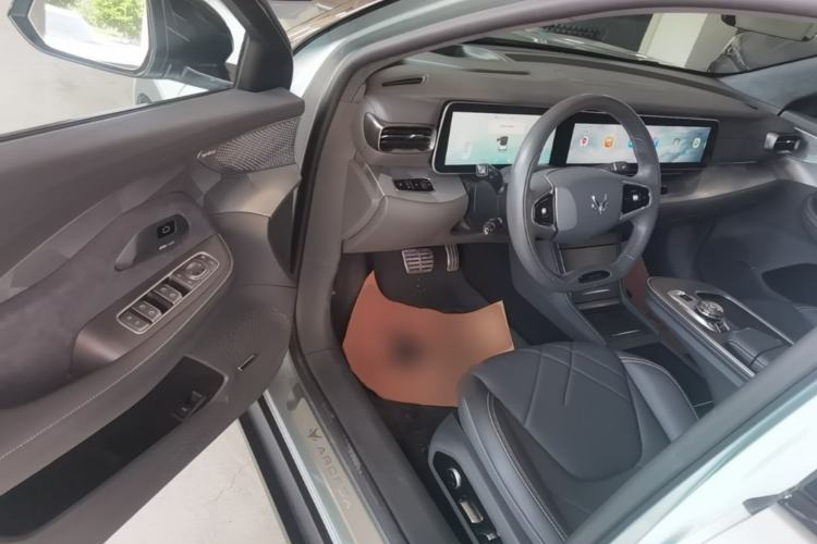 Used ARCFOX Alpha S 2023 735E+ Forest Edition 160kW Driver Seat