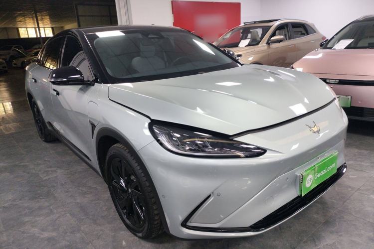 Used ARCFOX Alpha S 2023 650E Forest Edition PRO 175kw Front Right 45 Deg