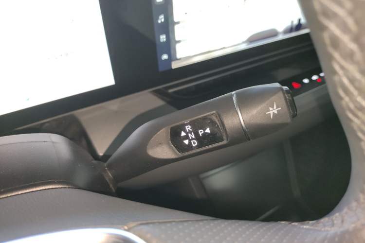 Used ARCFOX Alpha S 2023 603D Forest Edition 320kW Gear Lever
