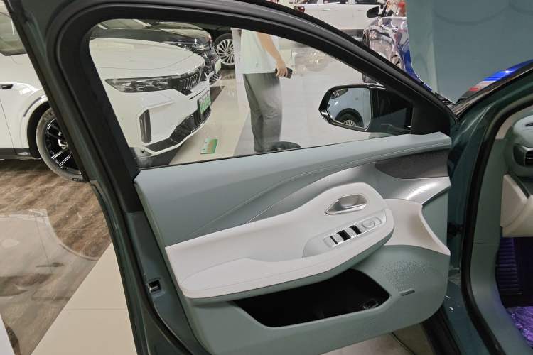 Used ARCFOX Alpha S 2023 525 Forest Edition 160kW Left Front Door Interior