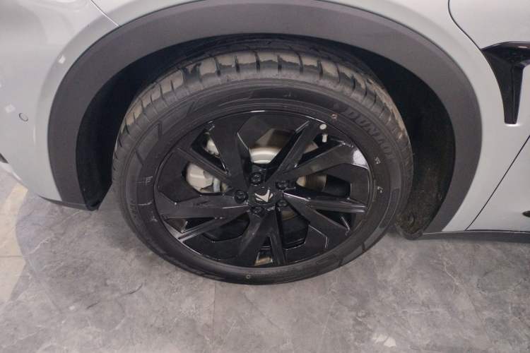 Used ARCFOX Alpha S 2023 650E Forest Edition PRO 175kw Left Front Wheel Hub