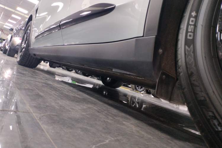 Used ARCFOX Alpha S 2023 650E Forest Edition PRO 175kw Left Side Sill