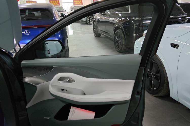 Used ARCFOX Alpha S 2023 525 Forest Edition 160kW Right Front Door Interior