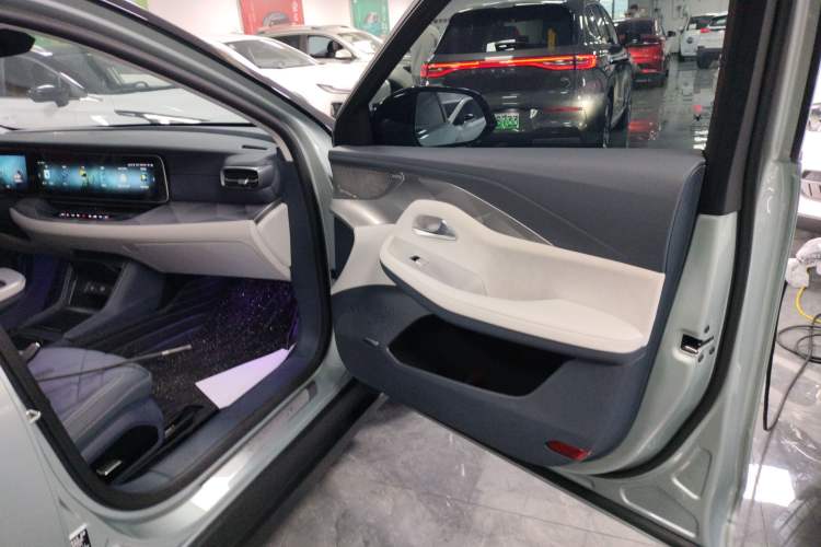 Used ARCFOX Alpha S 2023 650E Forest Edition PRO 175kw Right Front Door Interior