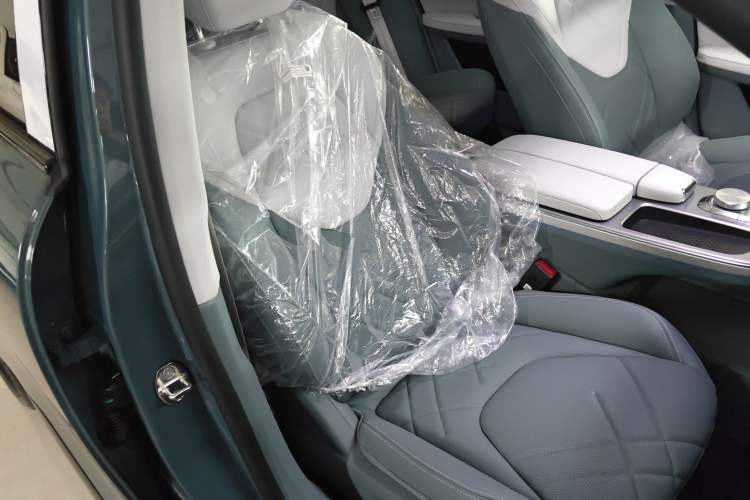 Used ARCFOX Alpha S 2023 525 Forest Edition 160kW Right Front Seat