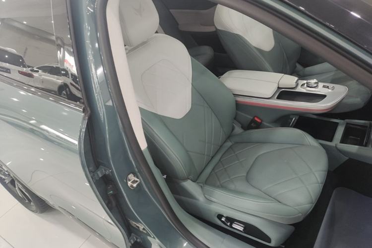 Used ARCFOX Alpha S 2023 735E+ Forest Edition 160kW Right Front Seat